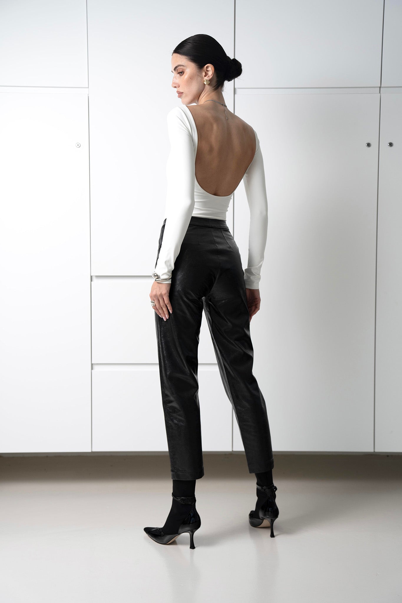 Xiaoyuan Gong New York The FIERCE textured shiny vegan leather mid-waisted skinny pants in black