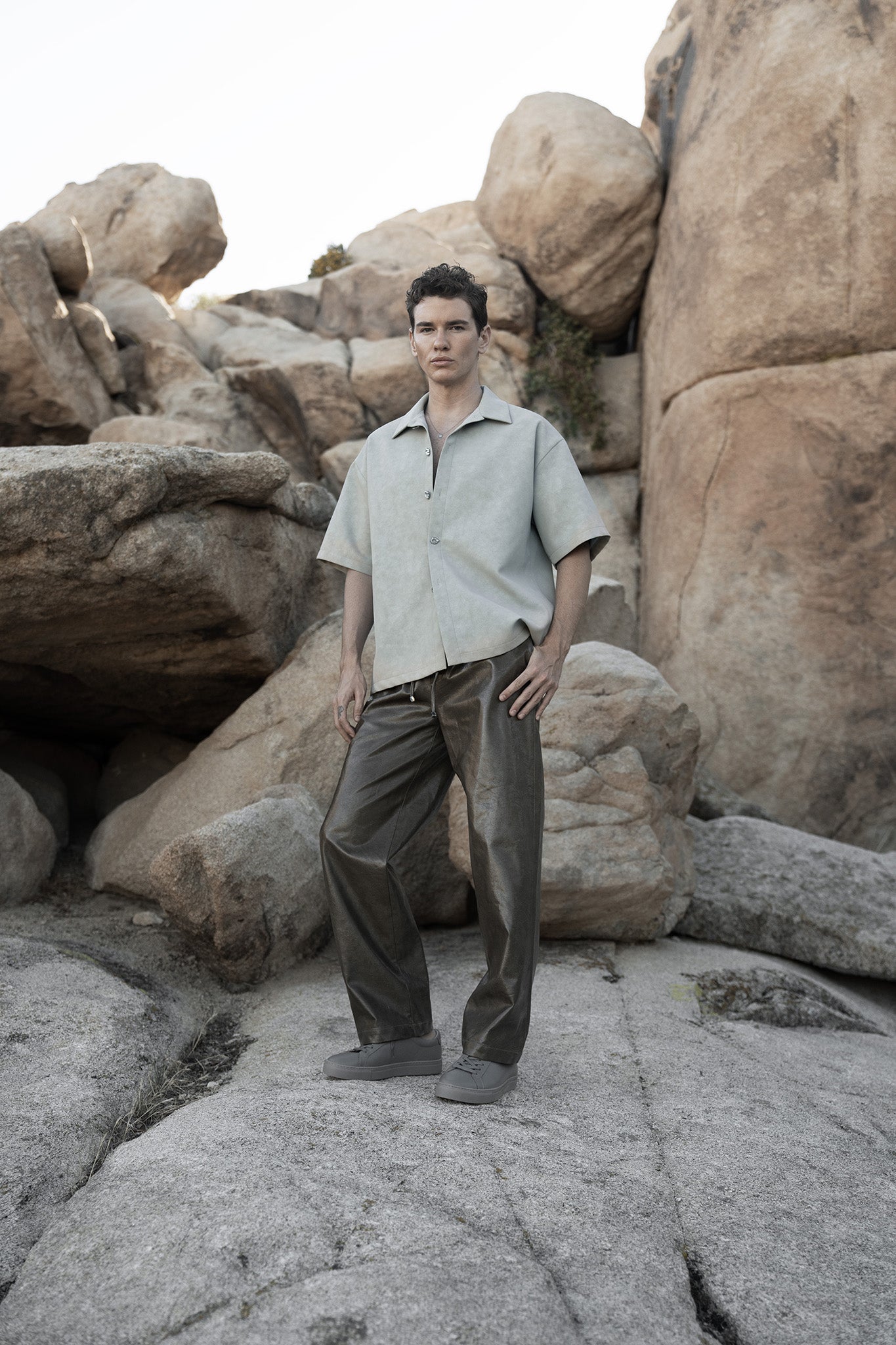 Xiaoyuan Gong New York Textured shiny vegan leather straight pants in olive green